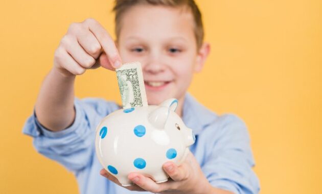 Cara Efektif Mengajarkan Anak Menabung, Wajib Coba Orang Tua!